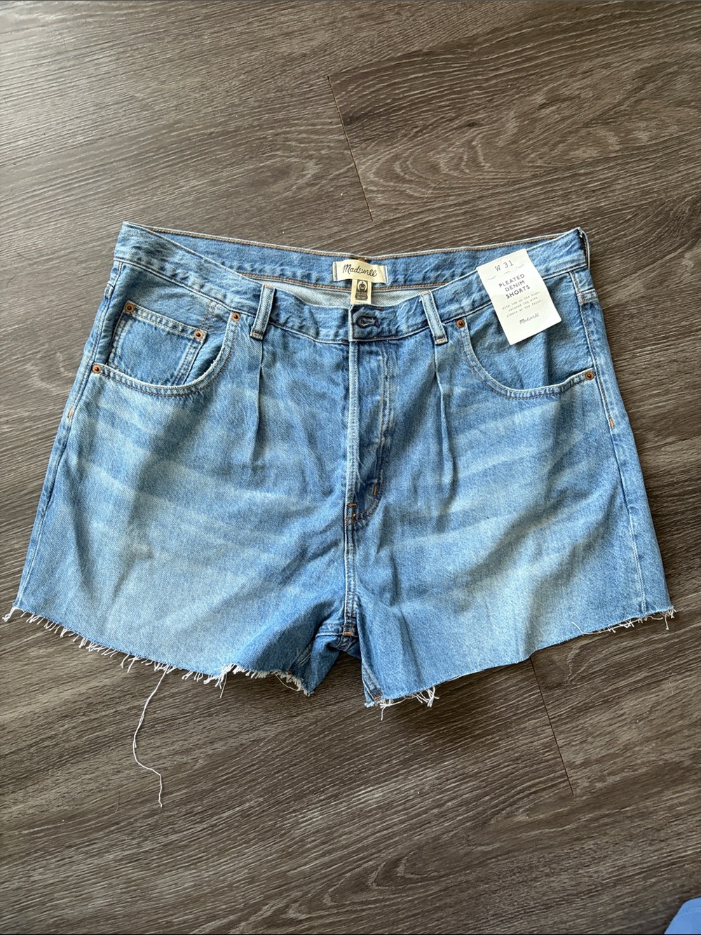 Madewell | Women’s Pleated Low Slung Shorts in Airy Denim New 31 Waist Cut Offs